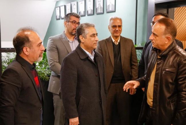 بازدید سر زده مدیرعامل بانک صنعت و معدن از مدیریت استانی و شعبه اصفهان این بانک بازدید سر زده مدیرعامل بانک صنعت و معدن از مدیریت استانی و شعبه اصفهان این بانک