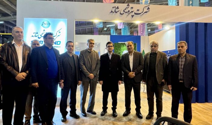 بازدید معاون وزیر نفت از غرفه پتروشیمی شازند بازدید معاون وزیر نفت از غرفه پتروشیمی شازند