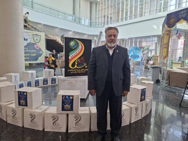 اهدای ۵۰۰ سری کمک جهیزیه و ۵ هزار بسته معیشتی به مرزنشینان اهدای ۵۰۰ سری کمک جهیزیه و ۵ هزار بسته معیشتی به مرزنشینان