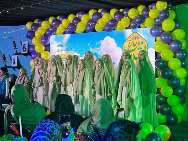 نورافشانی آسمان و شادمانی شهروندان در محلات منطقه یک نورافشانی آسمان و شادمانی شهروندان در محلات منطقه یک