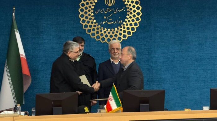 امضای تفاهمنامه همکاری برای ارتقای ایمنی ترافیک شهری و کاهش تصادفات بین معاونت عمرانی وزارت کشور و پلیس راهور فراجا امضای تفاهمنامه همکاری برای ارتقای ایمنی ترافیک شهری و کاهش تصادفات بین معاونت عمرانی وزارت کشور و پلیس راهور فراجا