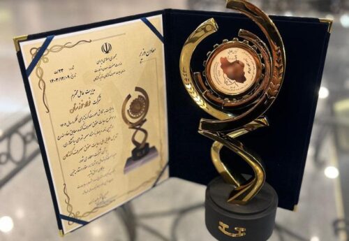 با حضور وزیر صمت، تندیس زرین رعایت حقوق مصرفکنندگان به فولاد خوزستان رسید با حضور وزیر صمت، تندیس زرین رعایت حقوق مصرفکنندگان به فولاد خوزستان رسید