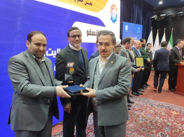 نشان منتخب مسئولیت اجتماعی استان زنجان به بانک مسکن رسید / عملکرد مسئولانه بانک مسکن در امور عمرانی نشان منتخب مسئولیت اجتماعی استان زنجان به بانک مسکن رسید / عملکرد مسئولانه بانک مسکن در امور عمرانی