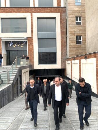 بازديد شهردار منطقه ۴ به همراه معاونين و روساي ادارات از مجتمع تجاری هنگام بازديد شهردار منطقه ۴ به همراه معاونين و روساي ادارات از مجتمع تجاری هنگام