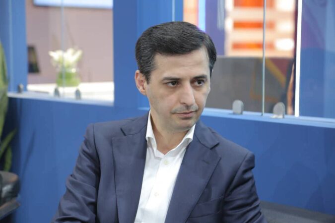 قدردانی فرید دهقانی از کادر مدیریتی، فنی و بازیکنان چادرملو اردکان قدردانی فرید دهقانی از کادر مدیریتی، فنی و بازیکنان چادرملو اردکان