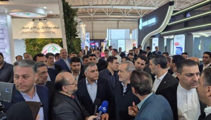 بازدید دکتر پزشکیان از غرفه هلدینگ خلیج فارس در نمایشگاه نفت، گاز و پتروشیمی بازدید دکتر پزشکیان از غرفه هلدینگ خلیج فارس در نمایشگاه نفت، گاز و پتروشیمی
