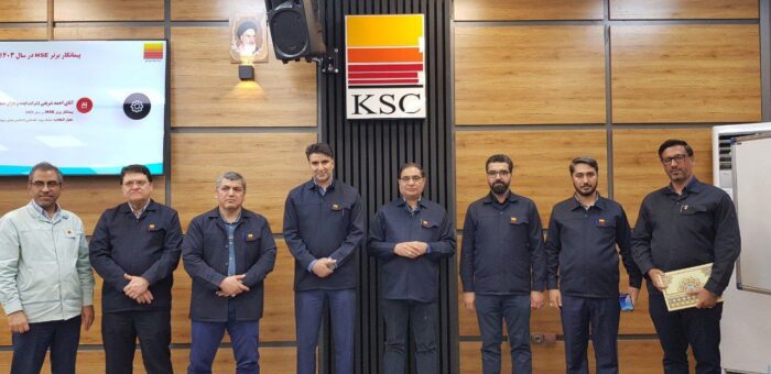 در جلسه کمیته عالی HSE شرکت فولاد خوزستان از برترین های HSE در سال ۱۴۰۳ تقدیر شد در جلسه کمیته عالی HSE شرکت فولاد خوزستان از برترین های HSE در سال ۱۴۰۳ تقدیر شد