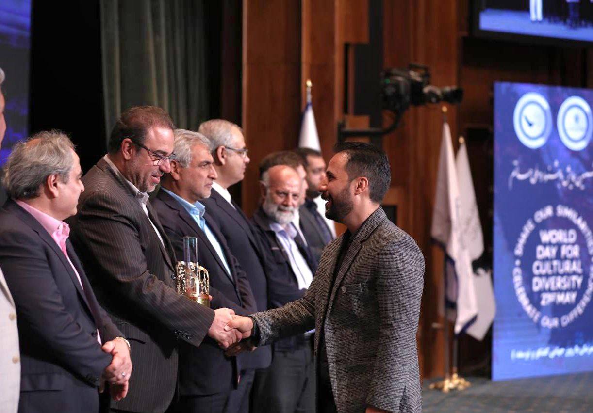 در فروشگاه رفاه بخر، بخند و میلیاردر شو در فروشگاه رفاه بخر، بخند و میلیاردر شو