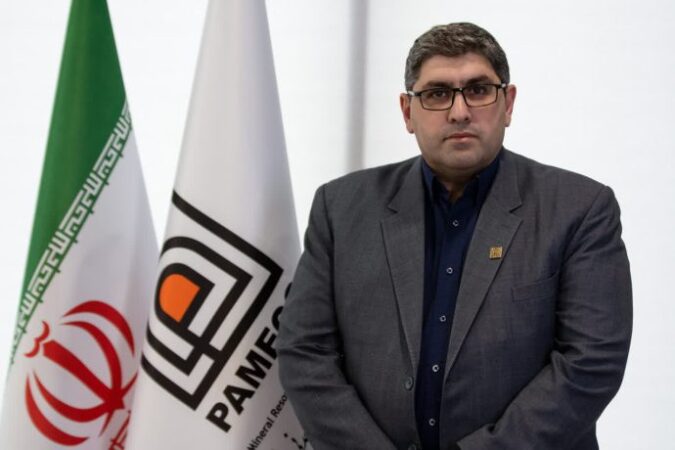 کشف معدن مس “شرق کوه سیاه” در اصفهان؛ گواهی رسمی به نام شرکت پایا صادر شد کشف معدن مس “شرق کوه سیاه” در اصفهان؛ گواهی رسمی به نام شرکت پایا صادر شد