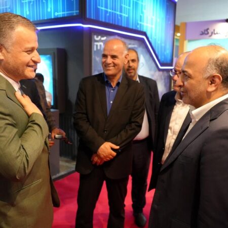 بازدید مدیران ارشد اقتصادی از غرفه بیمه دی در نمایشگاه اینوکس مشهد بازدید مدیران ارشد اقتصادی از غرفه بیمه دی در نمایشگاه اینوکس مشهد
