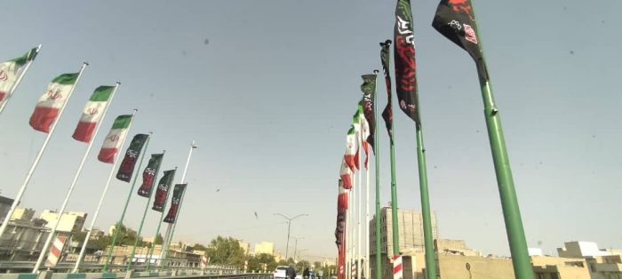 از نصب علامت در میادین و معابر تا برافراشتن پرچم و اقامه عزای حسینی