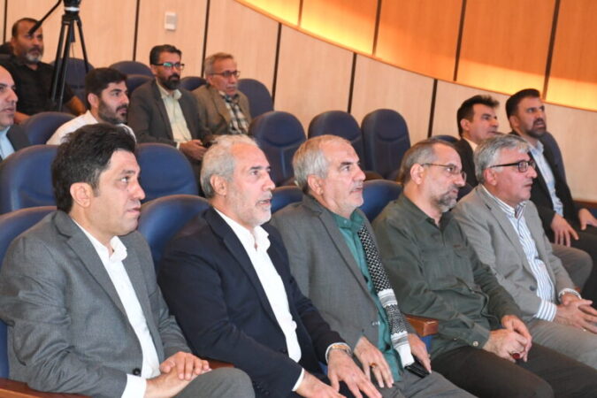 فرمانده مرکزمقاومت بسیج وزارت نفت : وزارت نفت خط مقدم اقتصاد و تولید کشور است فرمانده مرکزمقاومت بسیج وزارت نفت : وزارت نفت خط مقدم اقتصاد و تولید کشور است