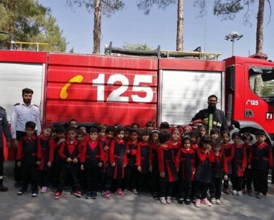 کودکان منطقه ۲، سفیران ایمنی و آتشنشانی شدند کودکان منطقه ۲، سفیران ایمنی و آتشنشانی شدند