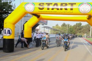 حرکت روی دوچرخ در مسیر گردشگری مسئولانه و رانندگی ایمن