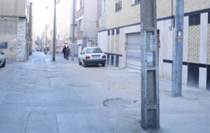 جابه جایی پایه تیرهای چراغ برق مزاحم در منطقه ۱۲