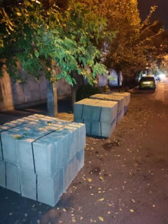 اصلاح هندسی و احداث رفیوژ میانی در خیابان شهید محمودی 