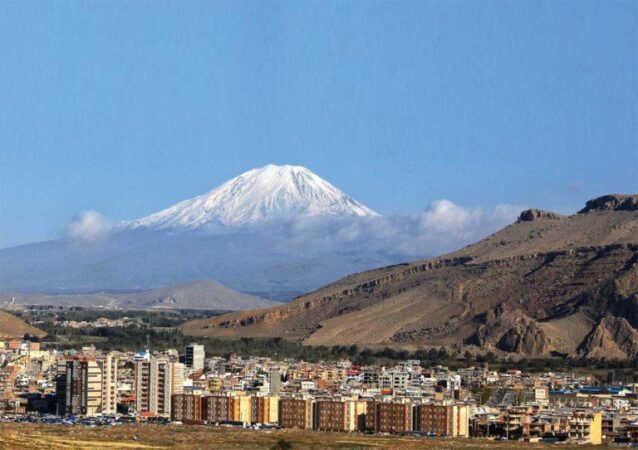 منطقه آزاد ماکو؛ پایلوت بازآفرینی شهری در مناطق آزاد کشور و الگوی هوشمند سرمایهگذاری در میراث تاریخی کشور منطقه آزاد ماکو؛ پایلوت بازآفرینی شهری در مناطق آزاد کشور و الگوی هوشمند سرمایهگذاری در میراث تاریخی کشور