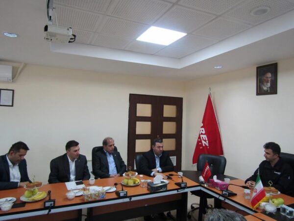 بازدید از شركت لاستیك بارز/ تأكید بر سرعت‌بخشی به پروژه‌های پیشران