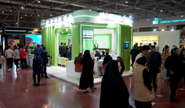 استقبال گسترده از غرفه بانک مهر ایران در نمایشگاه صنایع دستی اصفهان
