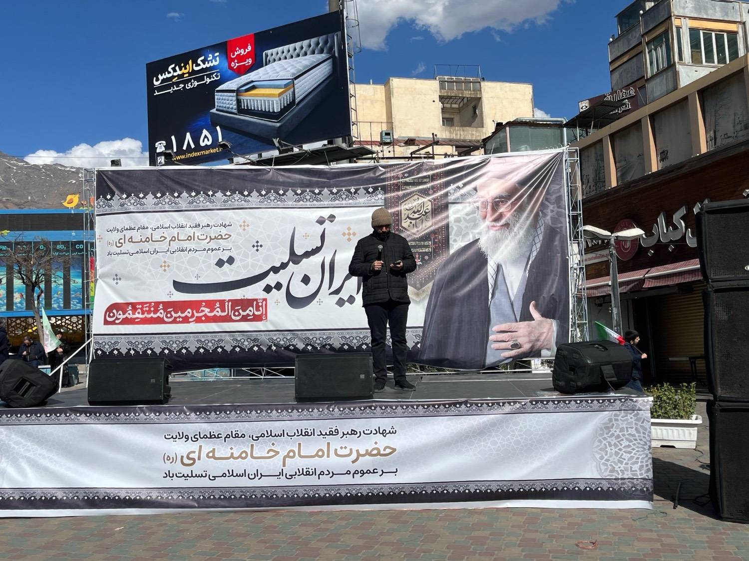 برپایی استیج فرهنگی و تجمع مردمی در پی شهادت رهبر معظم انقلاب اسلامی ایران