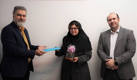 تجلیل از رابط برتر امور مشتریان بیمه دی؛ شعبه ممتاز مرکزی تهران پیشتاز در پاسخگویی